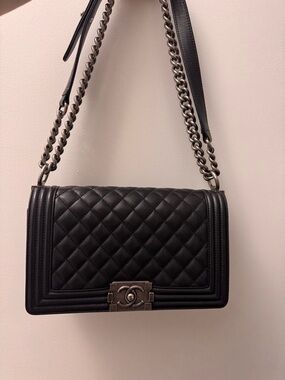CHANEL Black Quilted Boy Flap Shoulder Bag with Gunmetal Hardware